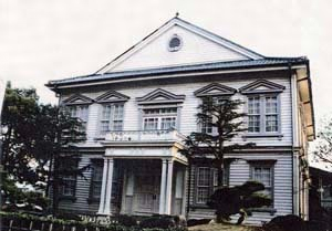 丸亀高校記念館（旧香川県立高松尋常中学校丸亀分校本館）