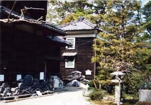 松阪市立歴史民俗資料館（旧飯南郡図書館）倉庫