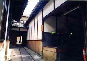 古梅園釜屋兼井戸屋形