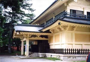 上杉神社稽照殿