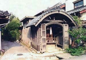 曽根東福寺組地蔵堂（旧曽根学校玄関）