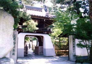 海門山満月寺山門