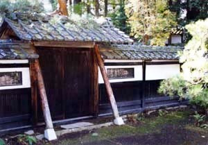 波多腰家住宅中門