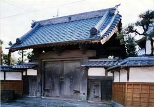 猪瀬家住宅薬医門