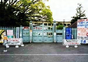 京都大学総合人間学部正門（旧第三高等学校正門）