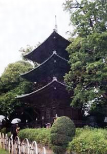 椿山荘三重塔