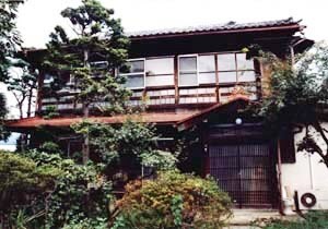 朝日屋原薬局離れ