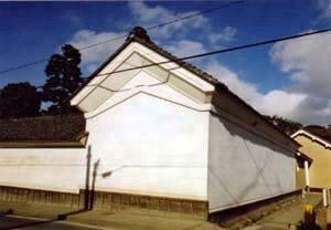 田中本家博物館籾土蔵