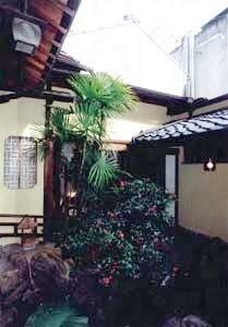 ぜいたく豆本舗本店東蔵