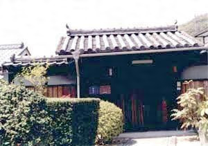 阿波屋岡田家住宅門長屋及び納屋