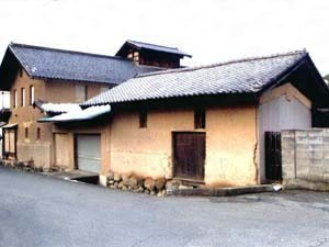 笛吹川芸術文庫（旧武藤酒造米蔵）