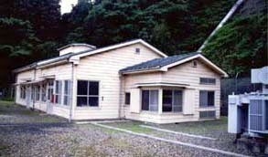 賀美発電所本館