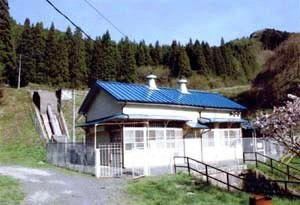 徳田発電所本館