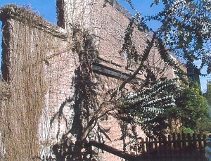 無鄰館煉瓦塀一（旧北川織物工場女工宿舎煉瓦造外壁）