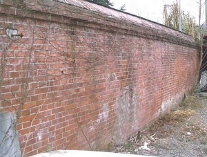 無鄰館煉瓦塀二（旧北川織物工場煉瓦塀）