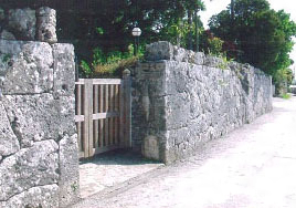 金城増治家住宅石垣