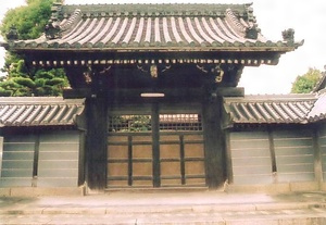 慈願寺表門及び築地塀