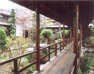 花屋ホテル北渡廊下