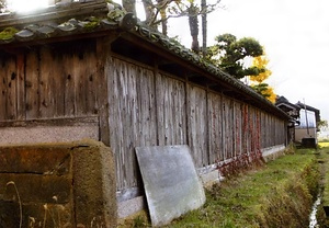平尾家住宅離れ北塀及び門