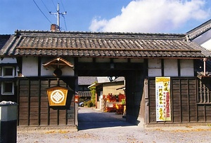 西堀酒造長屋門