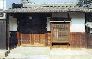 中小路家住宅長屋門