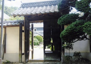 信岡家住宅中門及び塀