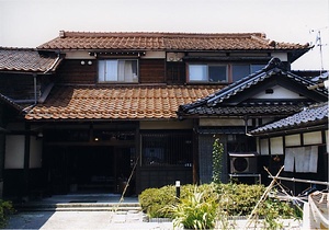 東酒造場店舗兼主屋