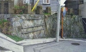 旧相川税務署石積