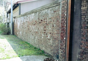 黒沢治助商店防火塀