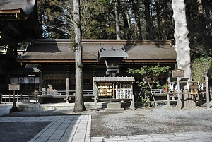 諏訪大社下社 春宮左右片拝殿（左）