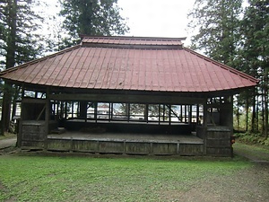 神明社 舞台