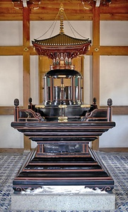 長蔵寺舎利塔及び須弥壇