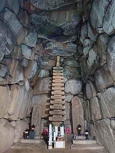 五社神社十三重塔