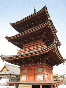 遍照院三重塔