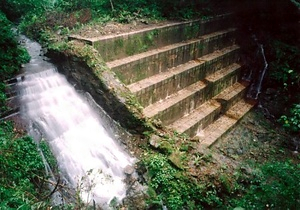 舞鶴旧鎮守府水道施設 旧岸谷川上流本流取水堰堤