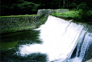 石岡第一発電所施設 取水堰堤