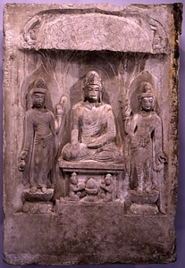 石造浮彫三尊仏龕