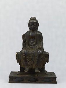 銅造如来倚像（法隆寺献納）