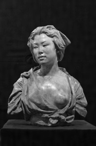 日本の婦人像〈ビンチェンツオ・ラグーザ作／石膏原型〉