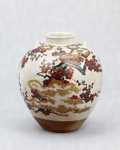 色絵梅月図茶壺〈仁清作／〉