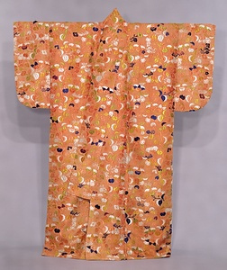 紅地雪持橘文様唐織小袖