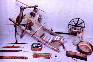 佐渡海府の紡織用具及び製品