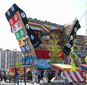 青柏祭の曳山行事