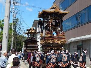城端神明宮祭の曳山行事