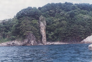 崎山の蝋燭岩