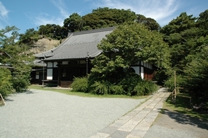 浄光明寺境内・冷泉為相墓