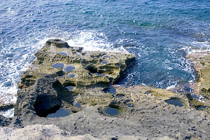 平根崎の波蝕甌穴群