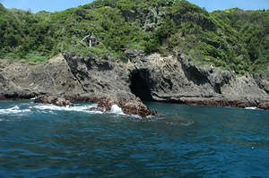 手石の弥陀ノ岩屋