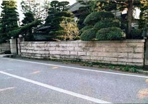 宮澤家住宅門柱・石塀・屋根塀