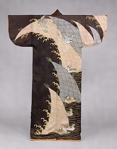 黒綸子地波鴛鴦文様小袖